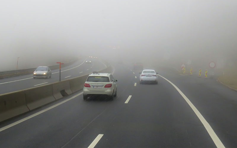 can you drive with fog lights on