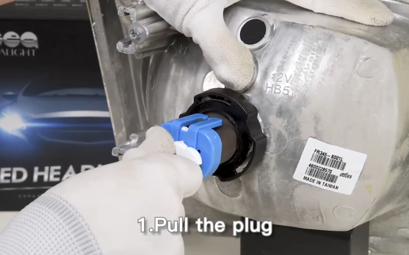 disconnect the plug of the halogen