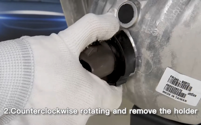 remove the holder of the 9007 halogen bulb