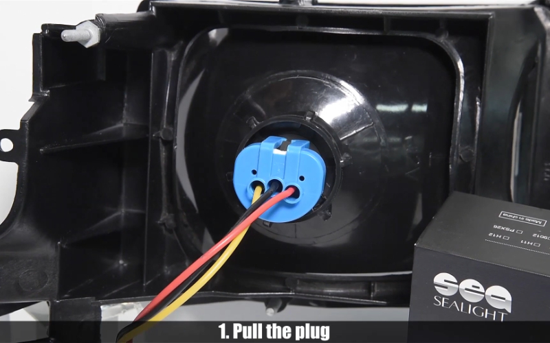 pull the 9004 halogen bulb plug