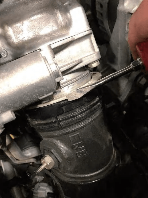 Intercooler pipe and Y-bridge throttle connection